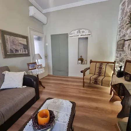 ελιά παραδοσιάκο σπίτι στην