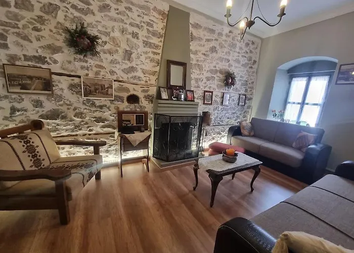 ελιά παραδοσιάκο σπίτι στην * Αμφίκλεια