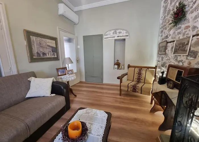 ελιά παραδοσιάκο σπίτι στην