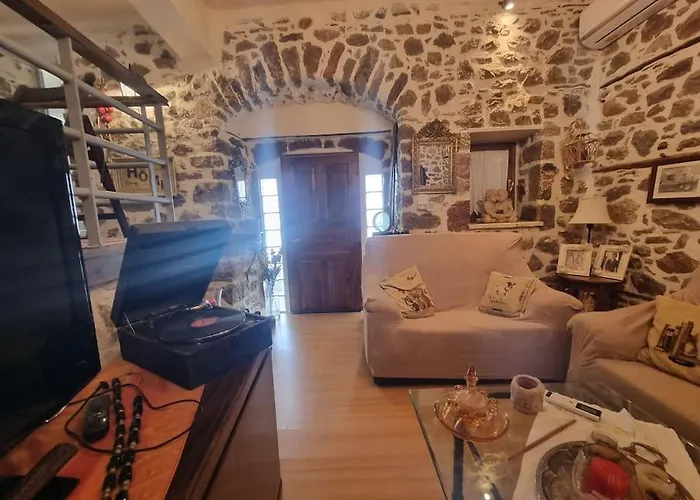 Βίλα ελιά παραδοσιάκο σπίτι στην Αμφίκλεια