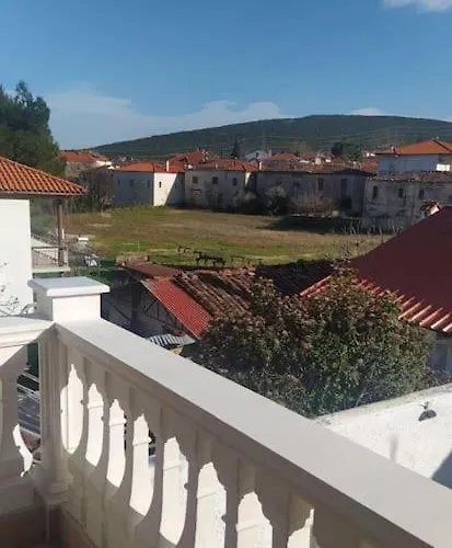 ελιά παραδοσιάκο σπίτι στην *