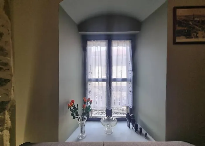 ελιά παραδοσιάκο σπίτι στην Βίλα